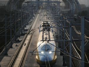 linux-software-runs-japanese-high-speed-rail.jpg